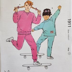 Vintage 80s Kwik Sew Pattern 1911 Uncut Girls Jogging Suit Sweatshirt 4 5 6 7
